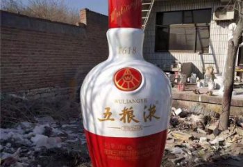 酒瓶雕塑選定，園林裝飾，大型玻璃鋼酒瓶雕塑公司