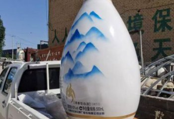 洋酒瓶雕塑定價，街頭雕塑，玻璃鋼洋酒瓶雕塑制作