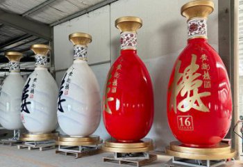 洋酒瓶雕塑預定，小區擺件，玻璃鋼洋酒瓶雕塑廠家