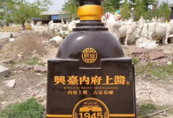 洋酒瓶雕塑專供，景區(qū)雕塑，玻璃鋼洋酒瓶雕塑提供