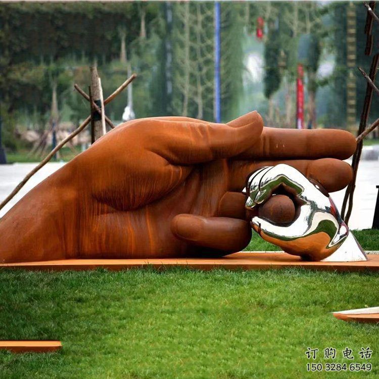 握手雕塑供需，小區雕塑，不銹鋼握手雕塑制造廠家