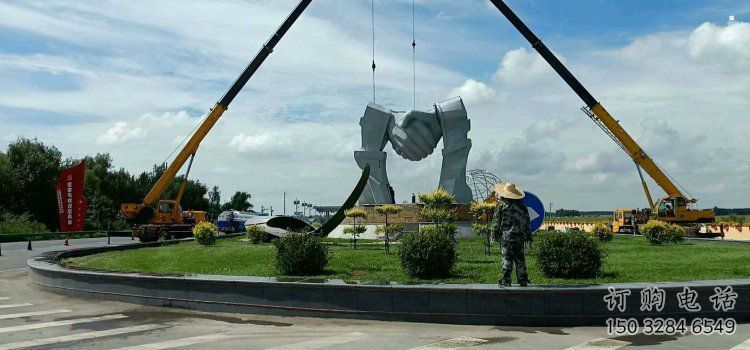 現代握手雕塑制作，景區案例，景觀不銹鋼握手雕塑定做