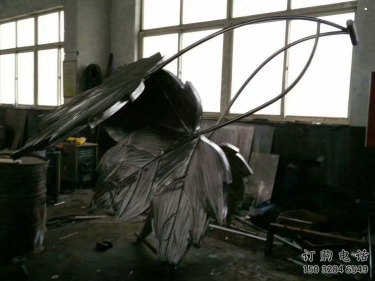 楓葉雕塑服務商，噴泉雕塑，不銹鋼楓葉雕塑訂做廠家