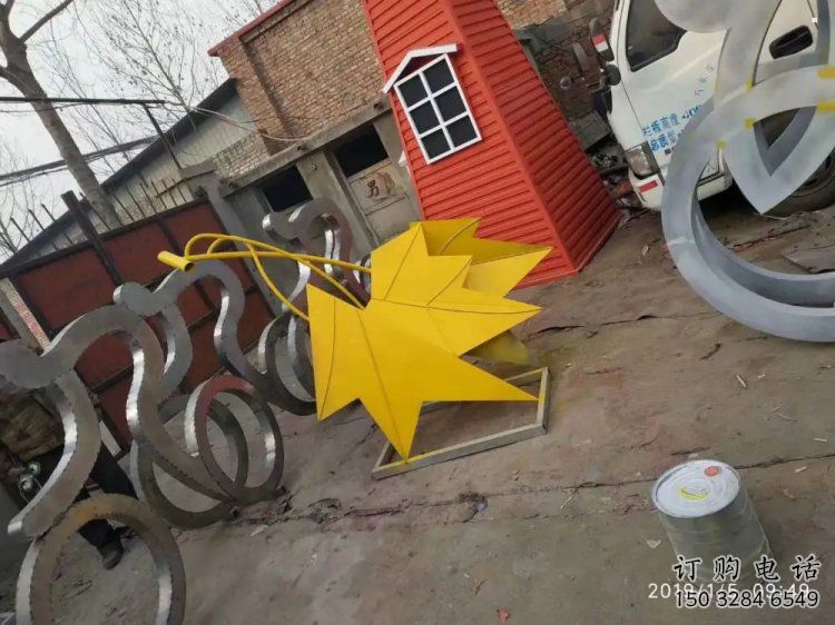 楓葉雕塑通用，街景小品，烤漆楓葉雕塑制造廠家