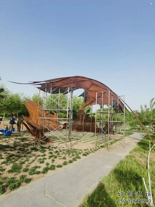 鏤空楓葉雕塑廠家，廣場系列，鐵藝楓葉雕塑生產廠家