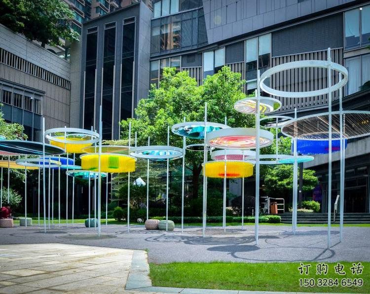 傘樹(shù)雕塑供應(yīng)，圓雕體系，景觀鏤空傘樹(shù)雕塑制作