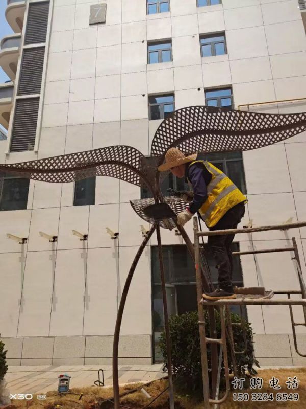 仿真樹(shù)葉雕塑生產(chǎn)，城市裝飾，彩繪仿真樹(shù)葉雕塑選定