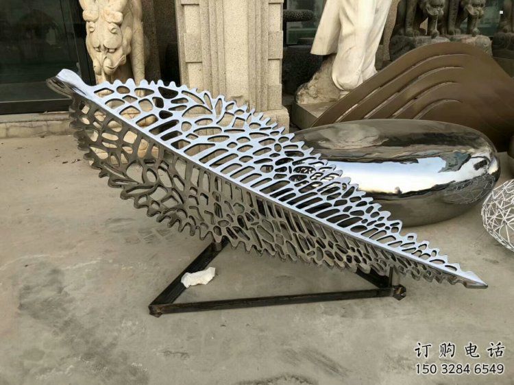 鏤空樹葉雕塑廠家，地標(biāo)擺件，鏡面鏤空樹葉雕塑生產(chǎn)商