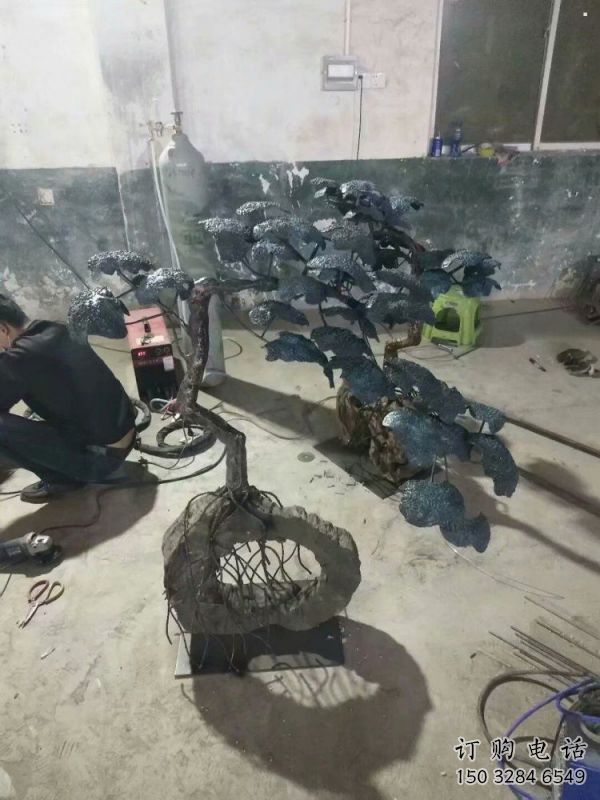 房地產松樹雕塑