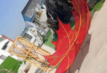 制造鏤空楓葉雕塑，地標擺件，烤漆鐵藝楓葉雕塑廠家