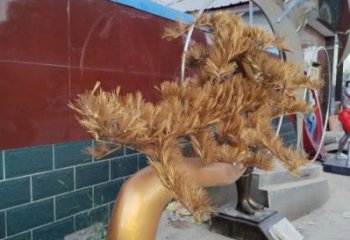 大門口松樹雕塑