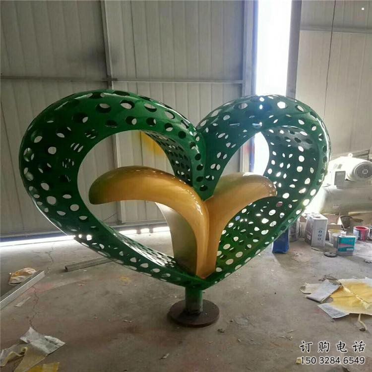 愛心雕塑批發(fā)，拉絲工藝，園林不銹鋼愛心雕塑承接