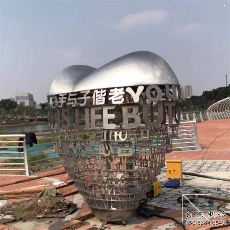 心形球雕塑觀賞型，街景小品，不銹鋼心形球雕塑常用