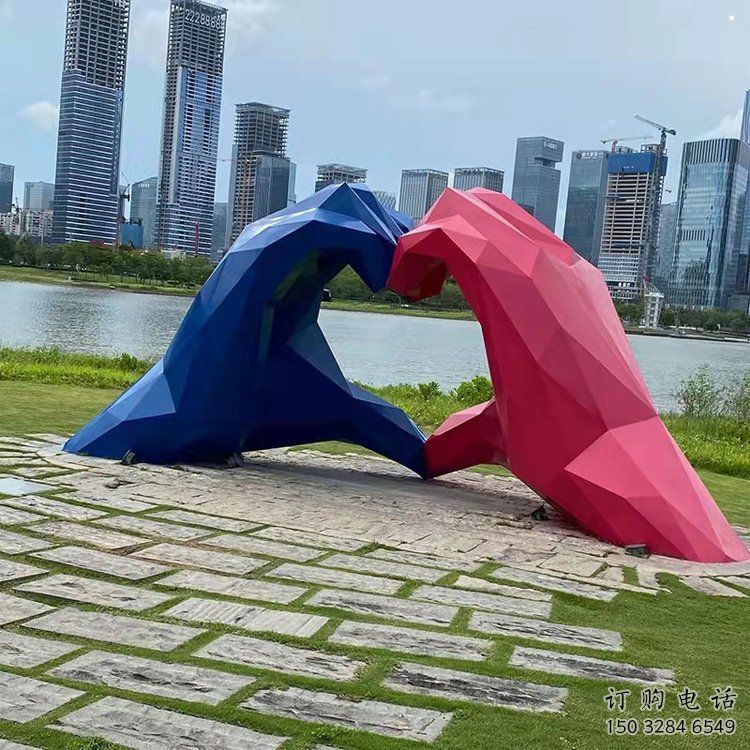 步行街愛心雕塑