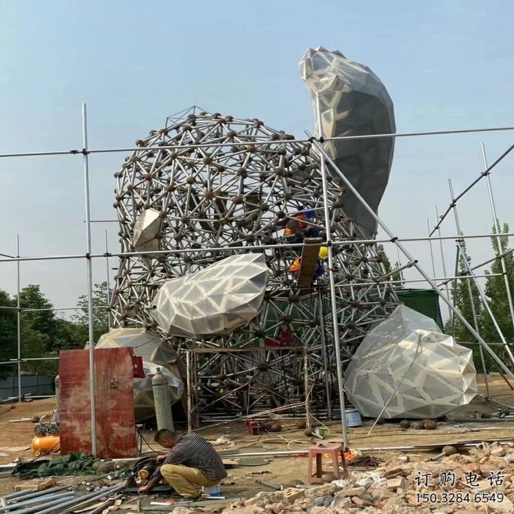 熊貓雕塑工廠標(biāo)準(zhǔn)，多彩藝術(shù)，鏤空切面熊貓雕塑供應(yīng)