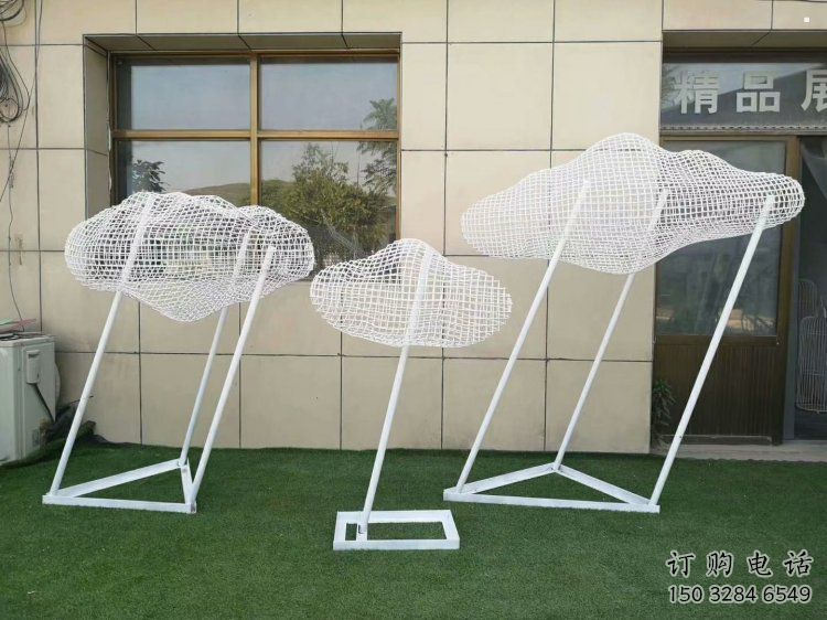 步行街云朵雕塑，鍛造景觀雕塑，鏤空方