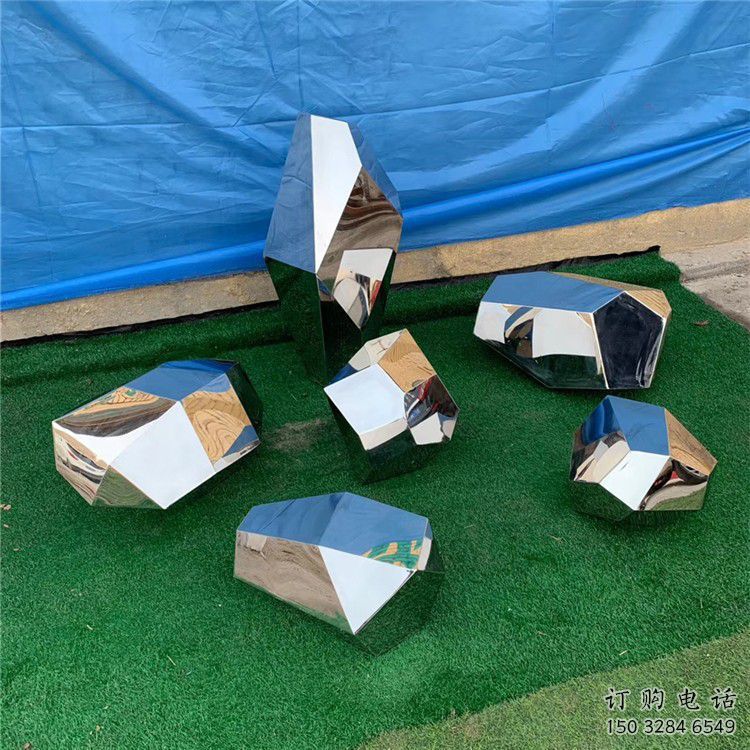 步行街石塊雕塑