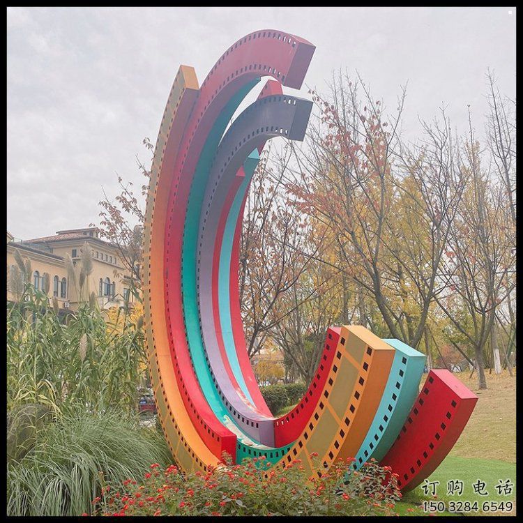 步行街膠卷雕塑