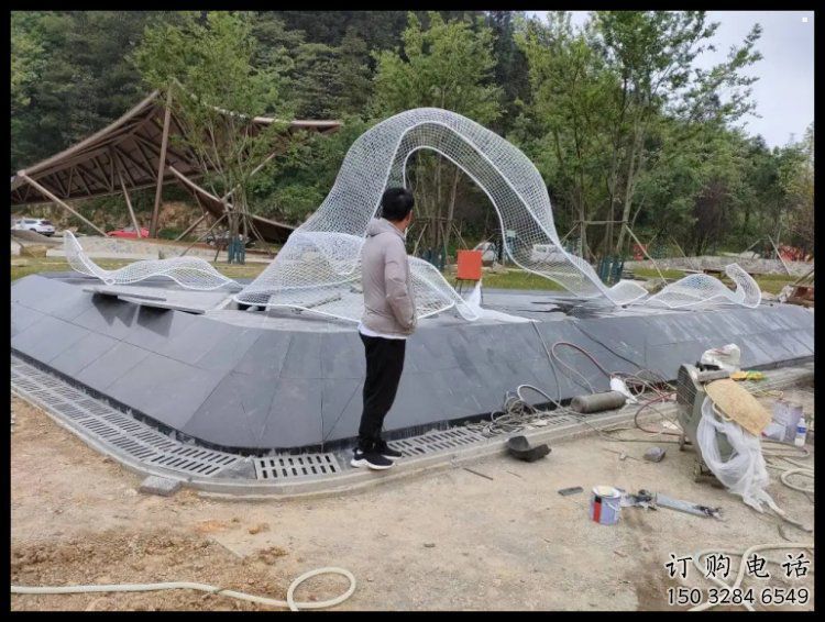 博物館飄帶雕塑