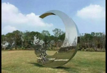 公園月牙雕塑