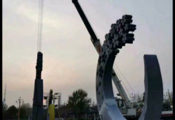 商業街月牙雕塑