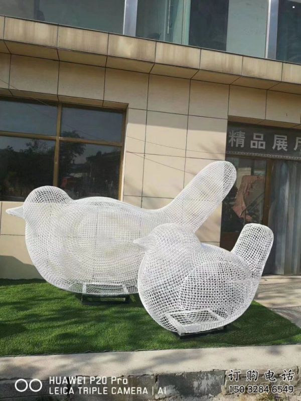 鏤空鳥(niǎo)雕塑工廠標(biāo)準(zhǔn)，多彩藝術(shù)，鐵藝小鳥(niǎo)雕塑供應(yīng)