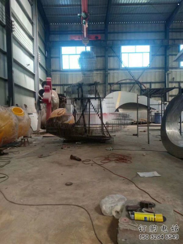 鏤空人物雕塑廠家，廣場系列，鐵藝西方人物雕塑定價