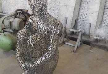 鏤空人物雕塑選定，美陳雕塑，現(xiàn)代鐵藝字母人物雕塑優(yōu)選