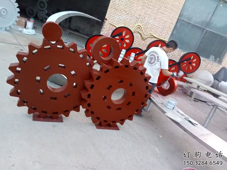 車輪雕塑定制制造，歐式風(fēng)格，車輪雕塑裝飾供給