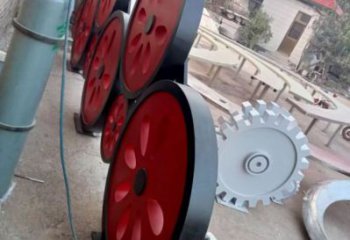 車輪雕塑標準，彩鋼制作，景觀車輪雕塑優(yōu)價