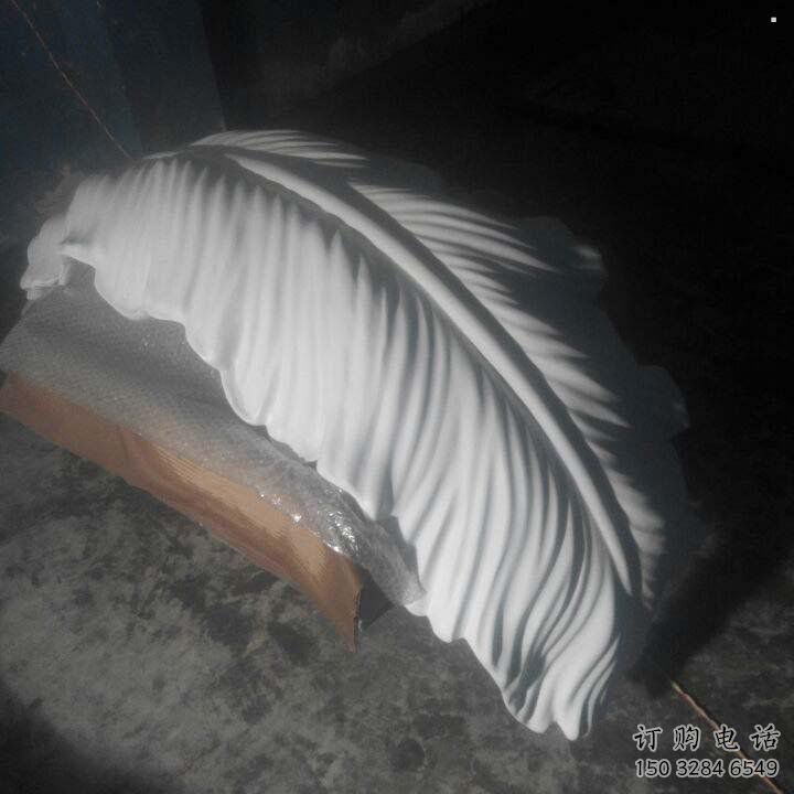 合肥羽毛雕塑供應(yīng)，花園小品，酒店玻璃鋼羽毛雕塑展品