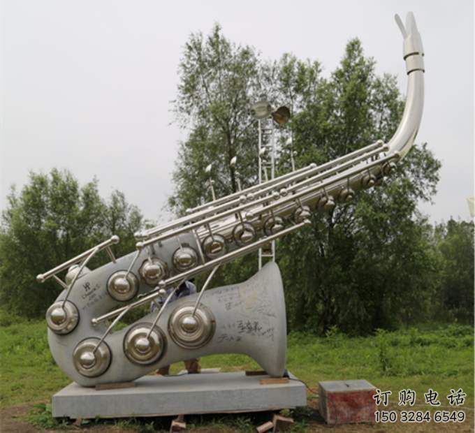 宜昌街頭薩克斯雕塑