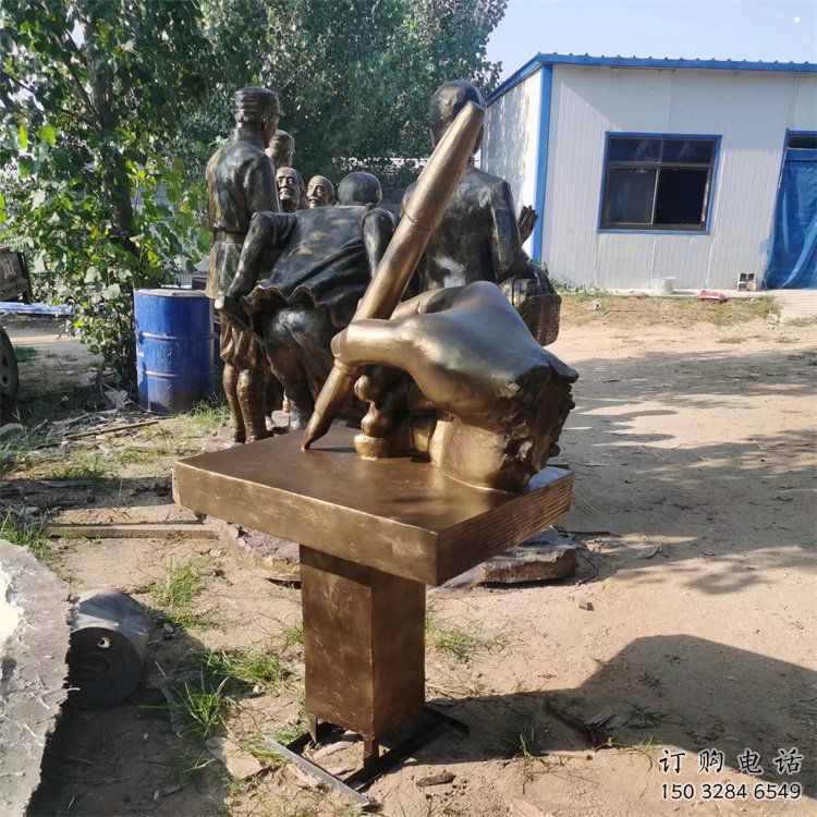 長沙手握鋼筆雕塑，街道標(biāo)識，玻璃鋼手握鋼筆雕塑廠家