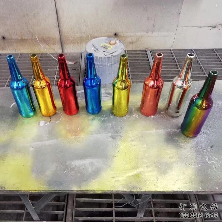 南京公園啤酒瓶雕塑定價，村標概念，玻璃鋼啤酒瓶雕塑選用