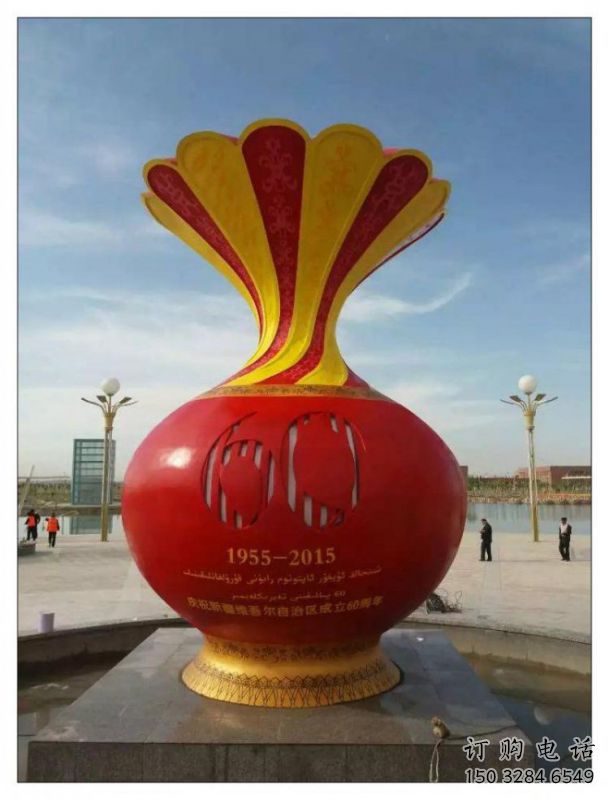 金鳳花瓶雕塑工廠選用，街道標(biāo)識(shí)，玻璃鋼花瓶雕塑批發(fā)