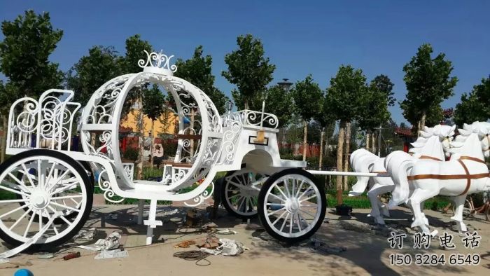 濟(jì)寧廣場(chǎng)馬車雕塑