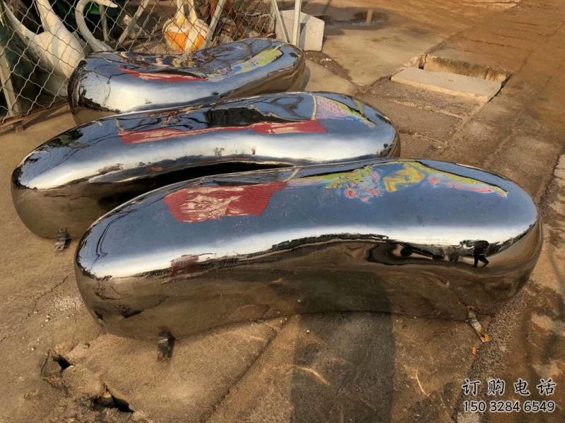 昌吉坐凳雕塑，小區(qū)園林雕塑，不銹鋼鏡面效果