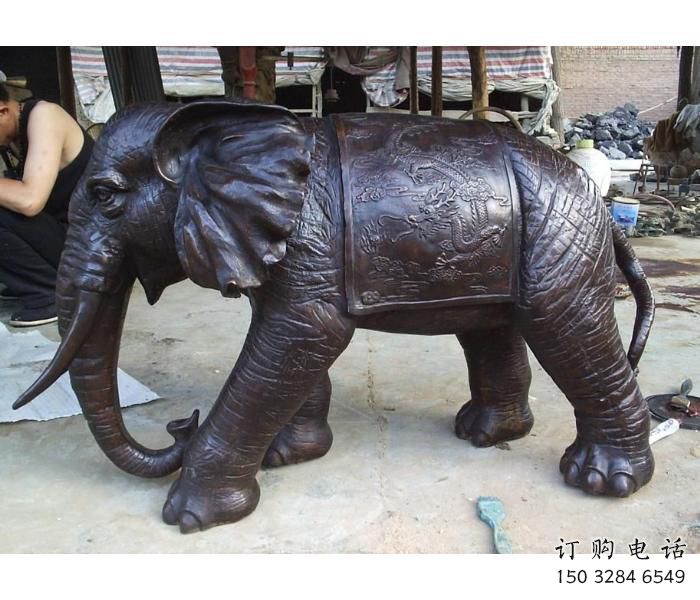 德宏庭院大象雕塑定做，廣場雕塑，室外銅大象雕塑提供