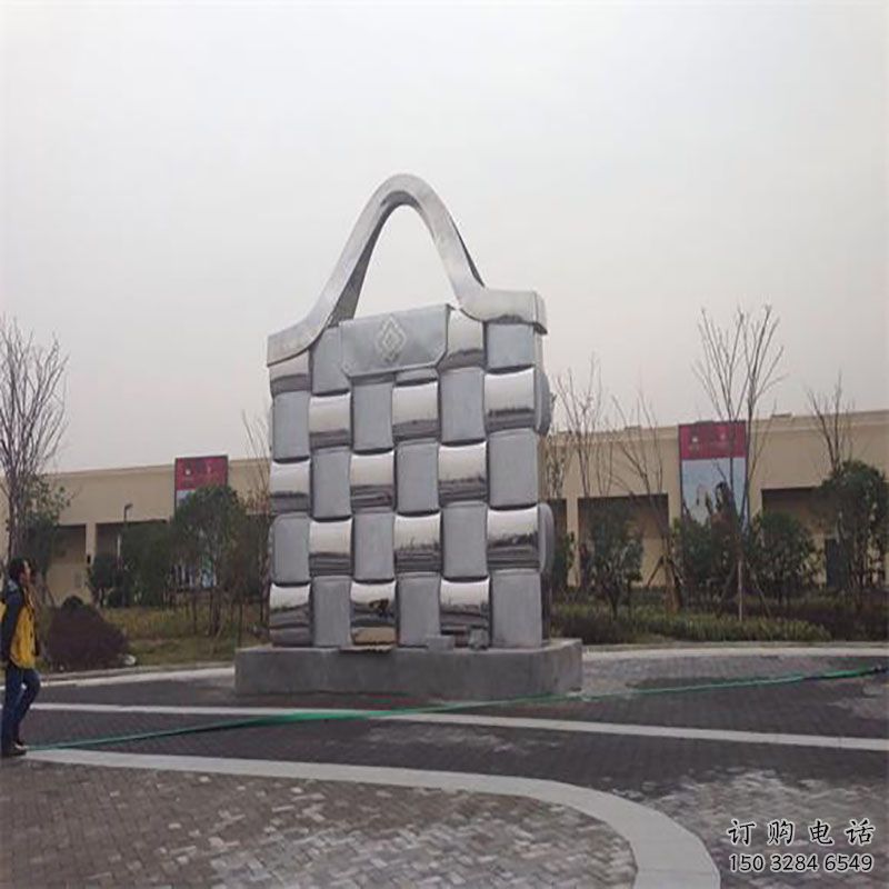黔江景觀背包雕塑優選，陸地擺件，園林不銹鋼背包雕塑供應